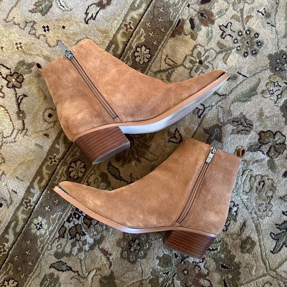 Marc Fisher Women’s Ulora Bootie Western Ankle Tan Suede Size 9.5 - Picture 4 of 13